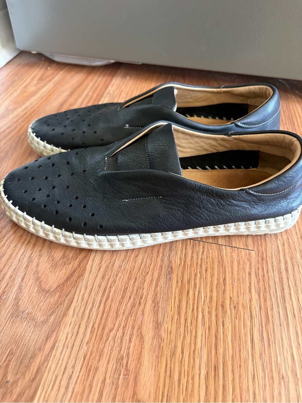 Bueno Denmark Slipon Sneakers - beautiful soft leather size 7 EUR 38